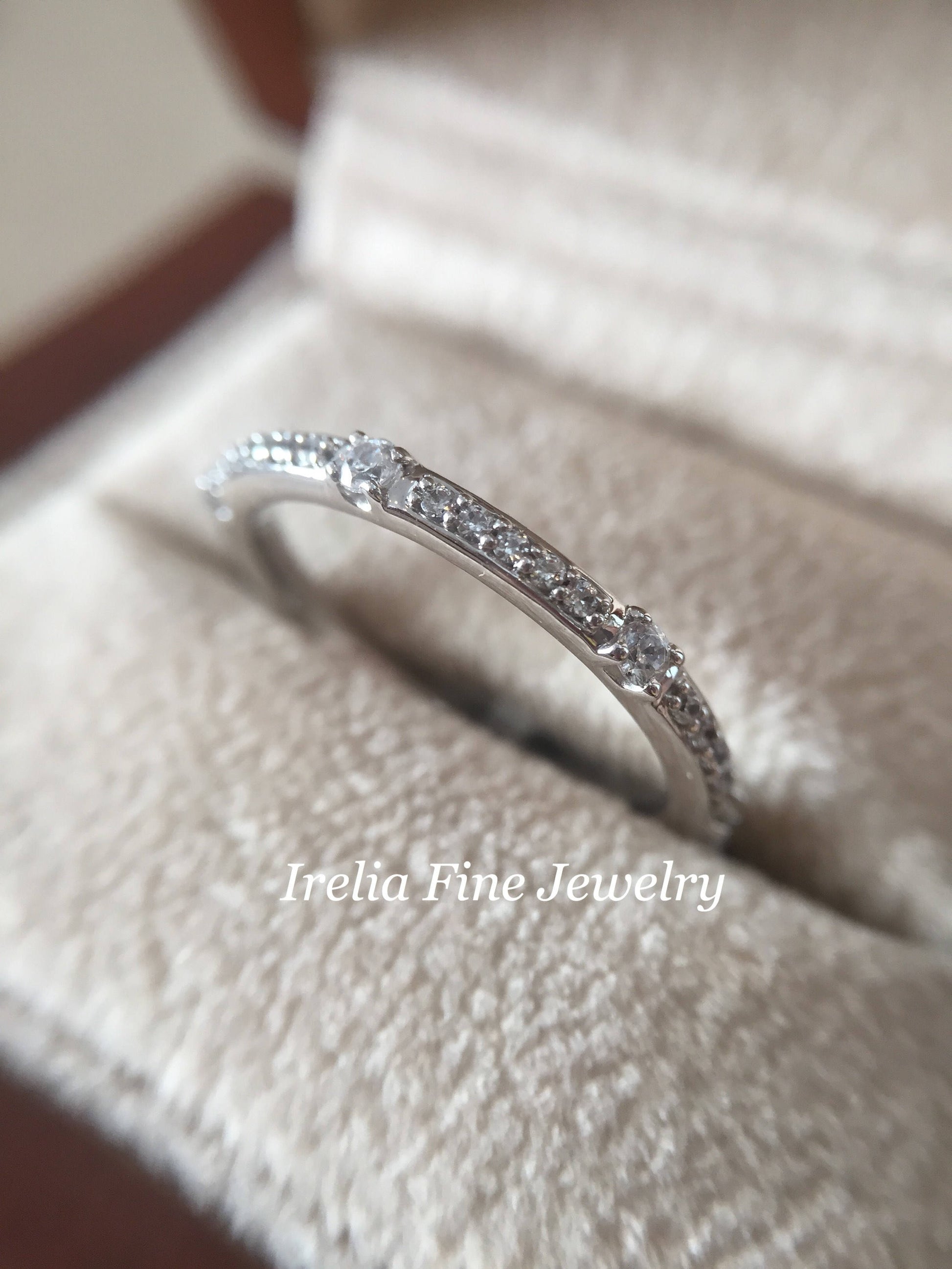 14k White gold Alternating Diamond Stackable Band 