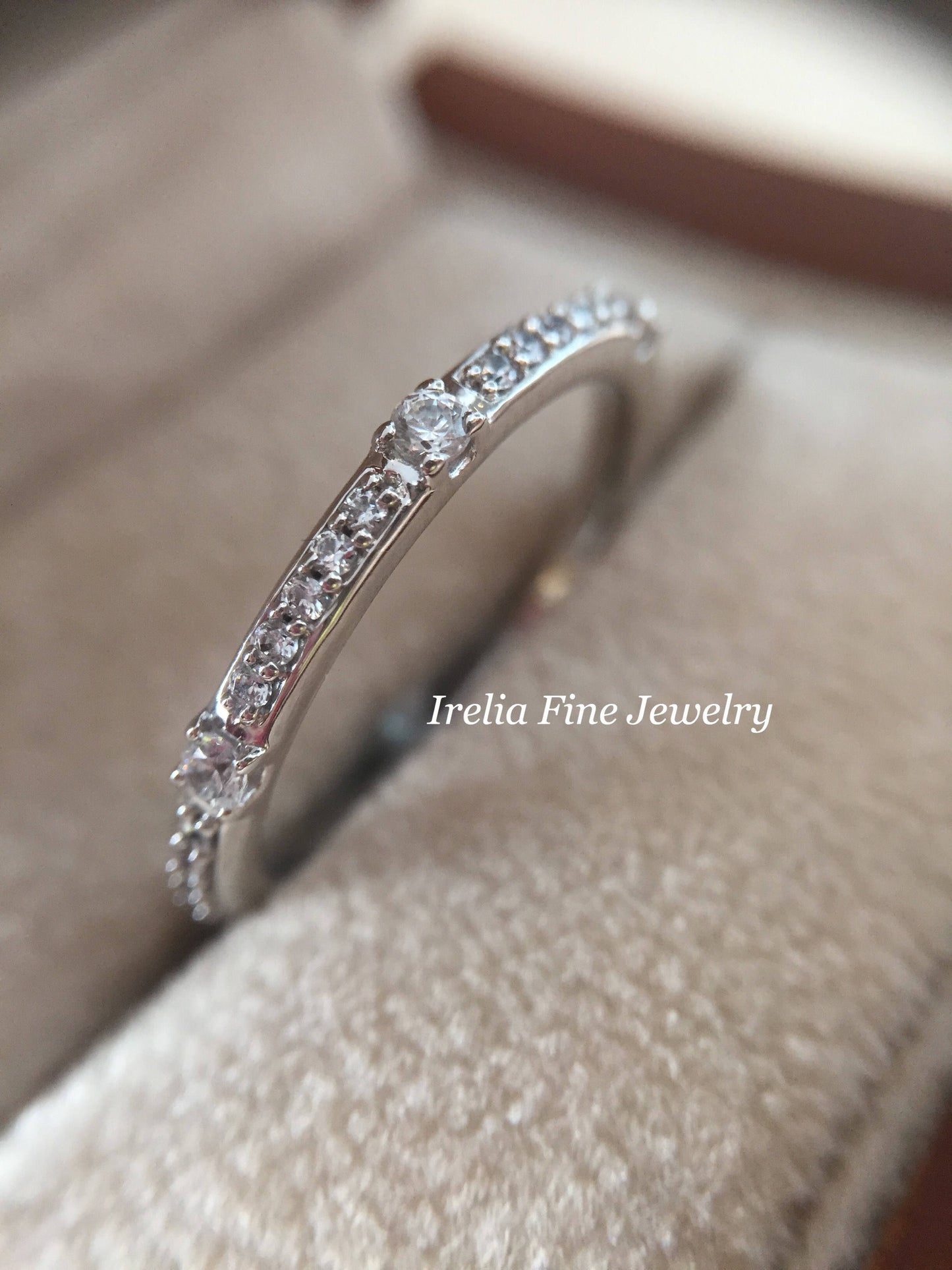 14k White gold Alternating Diamond Stackable Band 
