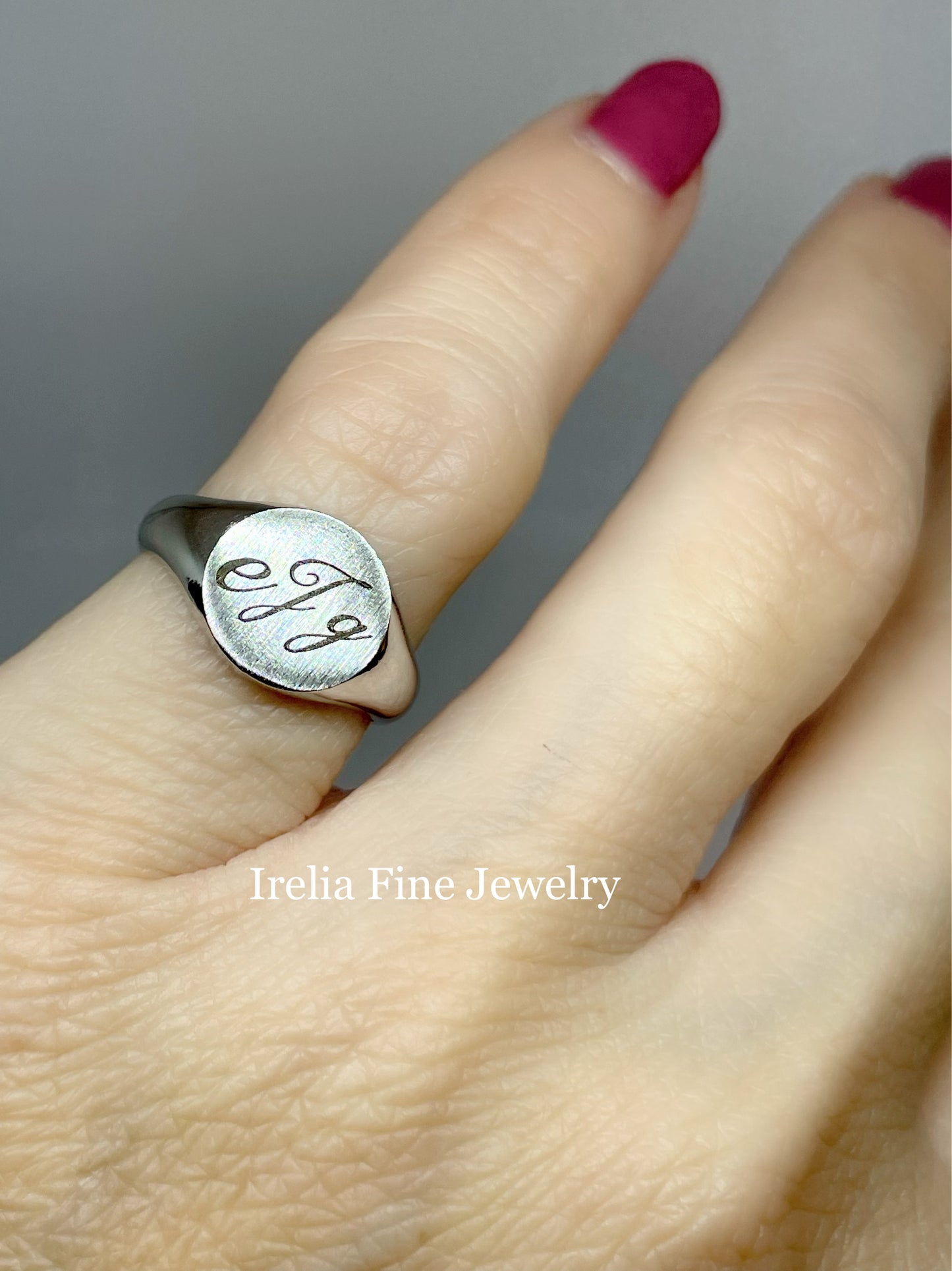 14K White Gold Round Signet Ring , Ring Size 7